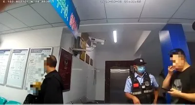 老人负气不愿送医治病特警暖心化解矛盾及时送医