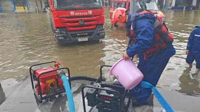 暴雨突袭 昭通消防紧急出动 救援疏散被困群众50余人
