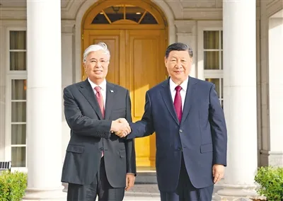 习近平同哈萨克斯坦总统托卡耶夫举行小范围晤谈 习近平同哈萨克斯坦总统托卡耶夫举行小范围晤谈