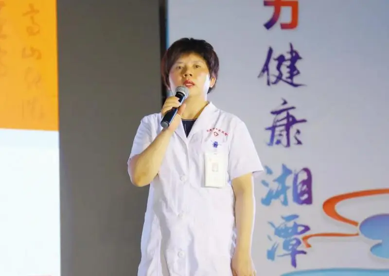 火爆莲城——湘潭市“中医药文化服务月”活动(楠竹山站)暨湘潭市首届莲城中医药文化夜市启动啦! 火爆莲城——湘潭市“中医药文化服务月”活动(楠竹山站)暨湘潭市首届莲城中医药文化夜市启动啦!