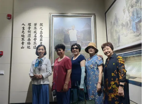 寻根百年名校，赓续教育本心 ——湘潭市二中离退休支部主题党日活动暨“美在金秋、银发出彩”离退休支部党建活动