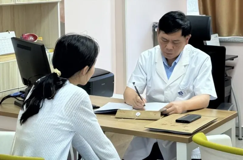 姐妹俩微创全飞秒摘镜,告别近视共赴清晰之约 姐妹俩微创全飞秒摘镜,告别近视共赴清晰之约