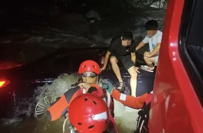 红河元阳:山洪突发4人被困,消防紧急救援