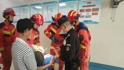 云南保山:1米长钢筋插入男孩嘴巴 消防紧急救援