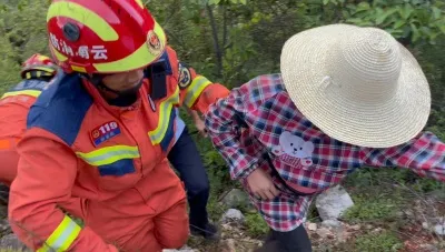 红河石屏:深山迷途,采菌女孩幸遇消防暖心营救