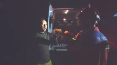 云南蒙自：9名驴友被困深山 消防紧急救援