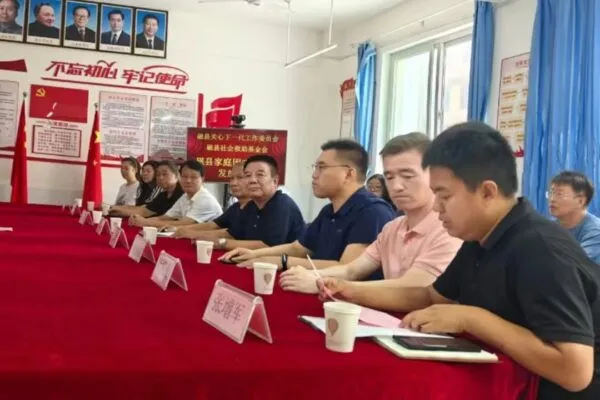 磁县关工委走进申庄中学举行家庭困难学生救助金发放仪式