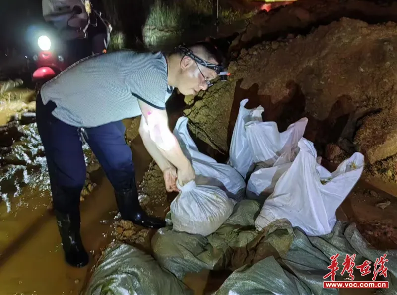 湘潭县统计局:抗洪救灾第一线,莲乡统计人在行动! 湘潭县统计局:抗洪救灾第一线,莲乡统计人在行动!