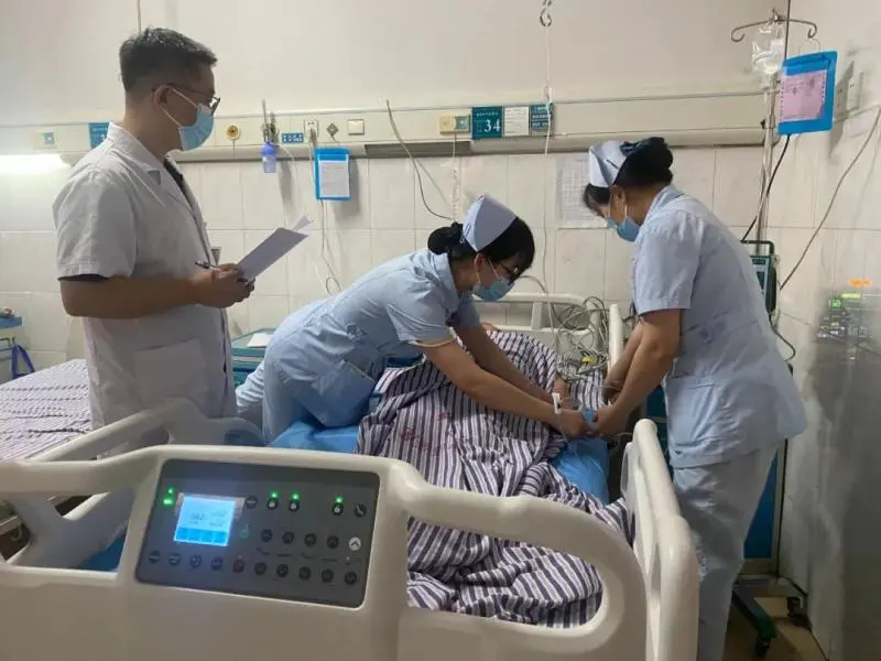 “生命之速,与时间赛跑”——脑卒中溶栓治疗纪实 “生命之速,与时间赛跑”——脑卒中溶栓治疗纪实