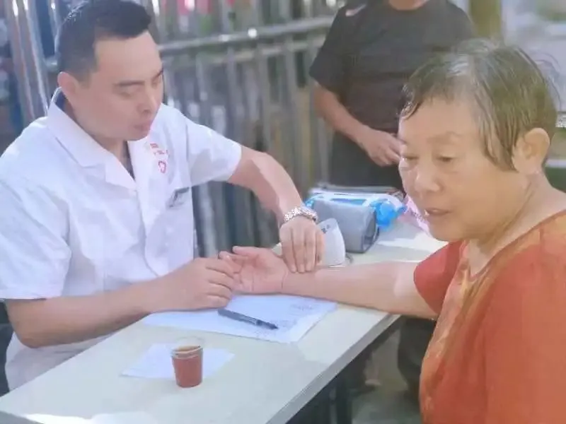 【中医服务】中医药文化夜市进乡村,为灾后群众纾难解困 【中医服务】中医药文化夜市进乡村,为灾后群众纾难解困