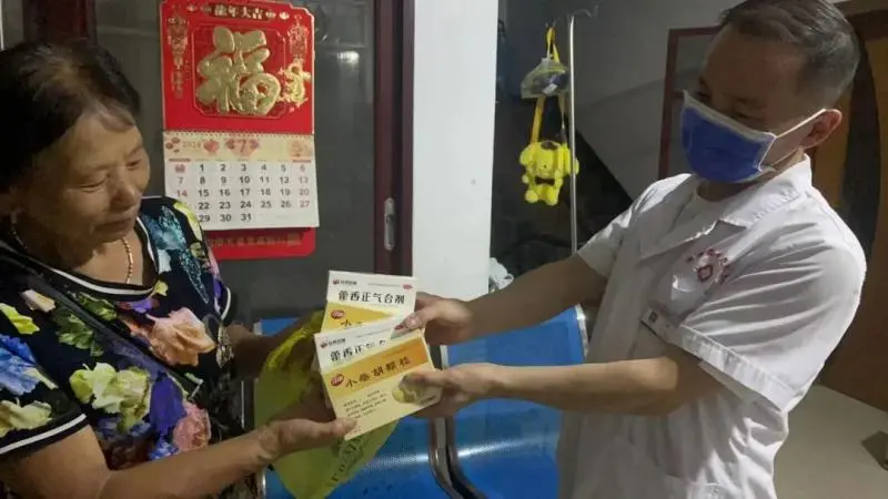 【中医服务】中医药文化夜市进乡村,为灾后群众纾难解困 【中医服务】中医药文化夜市进乡村,为灾后群众纾难解困