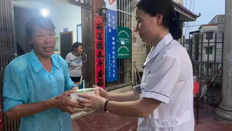【中医服务】中医药文化夜市进乡村,为灾后群众纾难解困 【中医服务】中医药文化夜市进乡村,为灾后群众纾难解困