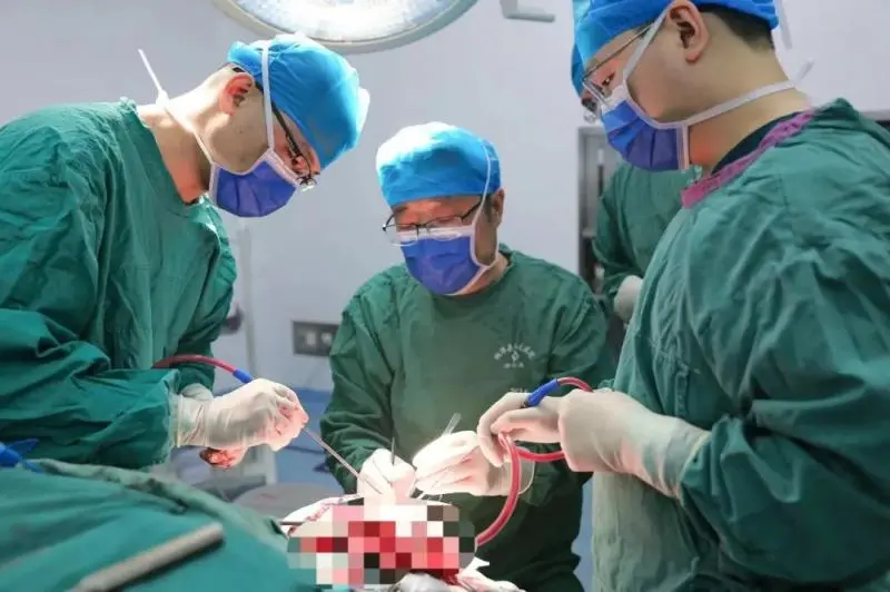 多术式联合手术 助力脑出血术后患者重获健康——我院颅脑心胸外科领域重大突破 多术式联合手术 助力脑出血术后患者重获健康——我院颅脑心胸外科领域重大突破