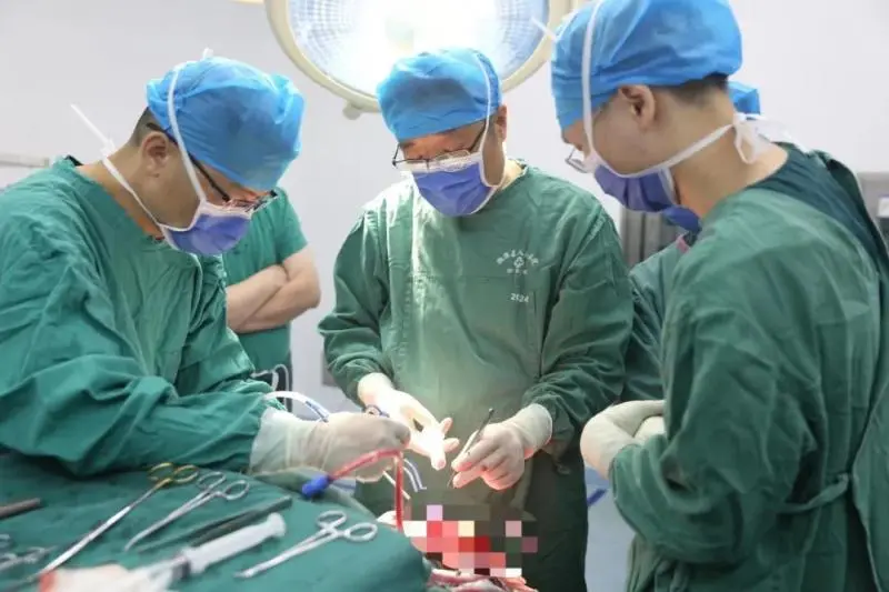 多术式联合手术 助力脑出血术后患者重获健康——我院颅脑心胸外科领域重大突破 多术式联合手术 助力脑出血术后患者重获健康——我院颅脑心胸外科领域重大突破