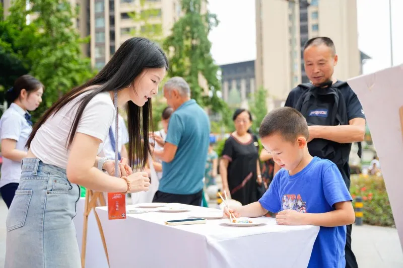 成都银行益州大道支行成功举办“携手共进 感恩有你”社区嘉年华活动 成都银行益州大道支行成功举办“携手共进 感恩有你”社区嘉年华活动