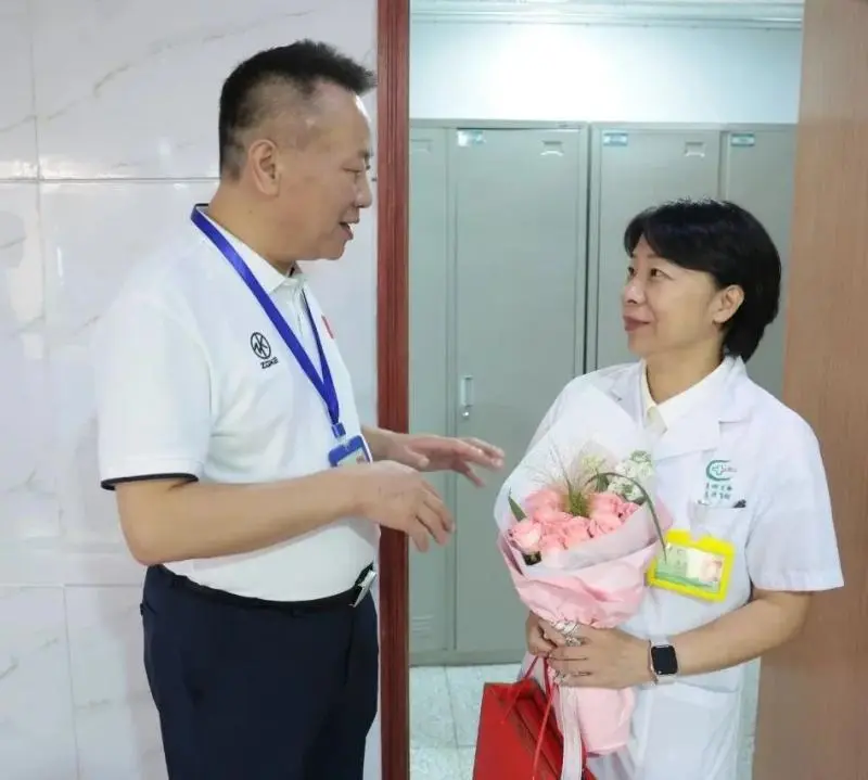 仪式感满满!解锁医师节的N种打开方式→ 仪式感满满!解锁医师节的N种打开方式→