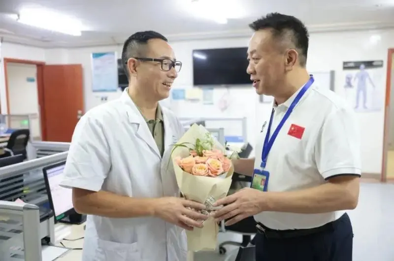 仪式感满满!解锁医师节的N种打开方式→ 仪式感满满!解锁医师节的N种打开方式→