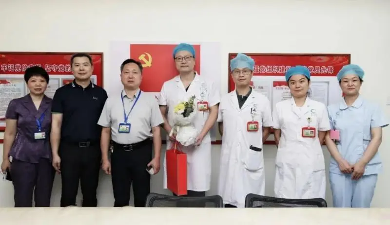 仪式感满满!解锁医师节的N种打开方式→ 仪式感满满!解锁医师节的N种打开方式→