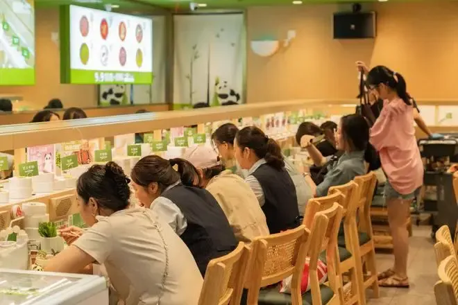 呷哺呷哺迎来最强劲敌?小火锅赛道跑出黑马,年开直营门店50家 呷哺呷哺迎来最强劲敌?小火锅赛道跑出黑马,年开直营门店50家
