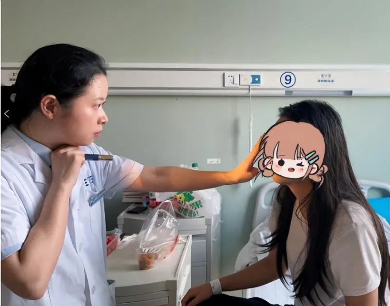 眼科医生助15岁少女摆脱斜视阴霾