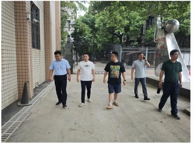 排查除隐患 筑牢安全线 ——湘潭市第二中学开展2024年秋季开学安全大排查 排查除隐患 筑牢安全线 ——湘潭市第二中学开展2024年秋季开学安全大排查
