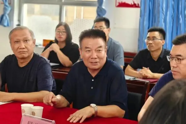 磁县关工委走进申庄中学举行家庭困难学生救助金发放仪式