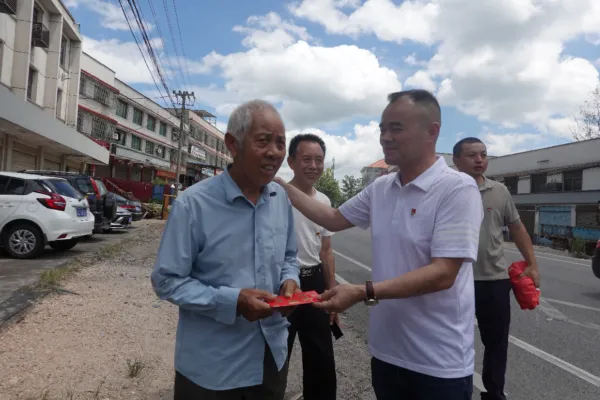 湘潭县：双拥情深 共庆建军97载 云湖桥镇企业联合支部温暖拥军行