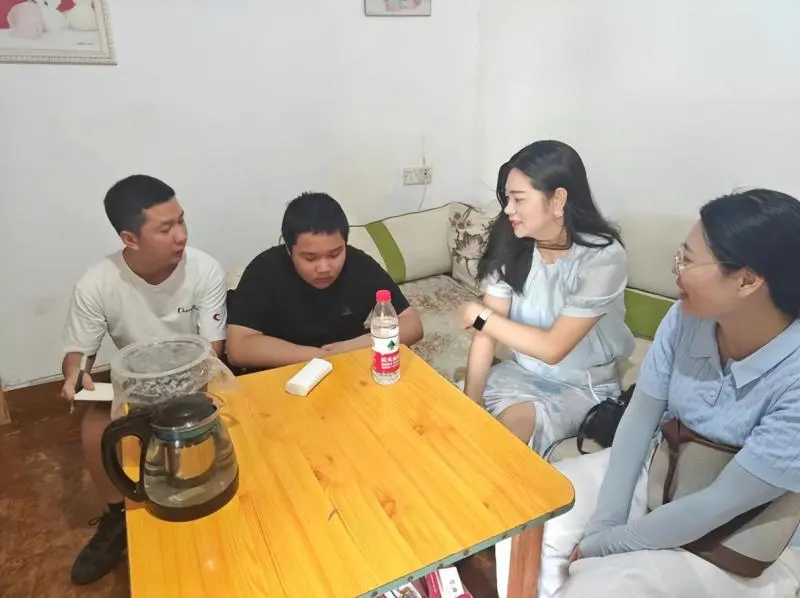 “新”相遇,“心”相逢 —— 湘潭市第二中学初一年级家访纪实 “新”相遇,“心”相逢 —— 湘潭市第二中学初一年级家访纪实