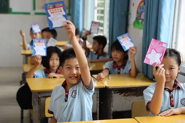 开学季新篇章:阳光新能源三所智慧教室落成 六校共襄盛举 开学季新篇章:阳光新能源三所智慧教室落成 六校共襄盛举