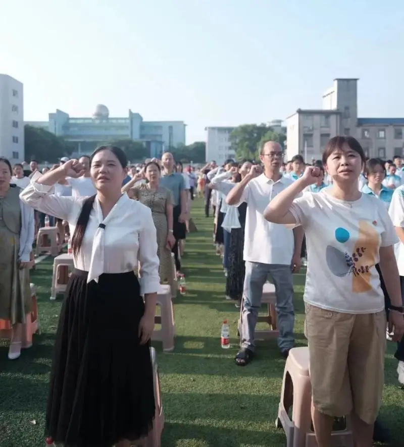 园丁遍栽桃李树 学子逐梦新学期||湘潭市第三中学举行2024年秋季开学典礼暨第40个教师节庆祝表彰大会 园丁遍栽桃李树 学子逐梦新学期||湘潭市第三中学举行2024年秋季开学典礼暨第40个教师节庆祝表彰大会