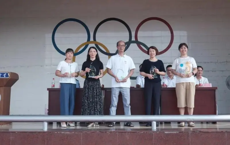 园丁遍栽桃李树 学子逐梦新学期||湘潭市第三中学举行2024年秋季开学典礼暨第40个教师节庆祝表彰大会 园丁遍栽桃李树 学子逐梦新学期||湘潭市第三中学举行2024年秋季开学典礼暨第40个教师节庆祝表彰大会