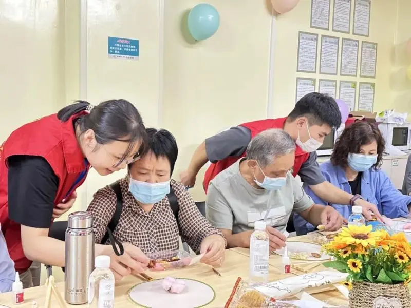 【中心医院·医者红】今年,我们用“三个一”点亮你的中秋 【中心医院·医者红】今年,我们用“三个一”点亮你的中秋