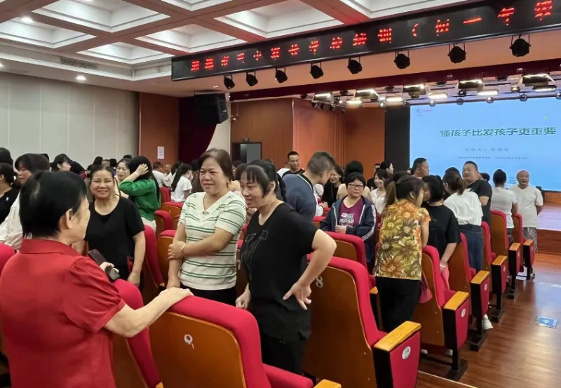家校携手 共育未来//湘潭市第三中学家长学校培训