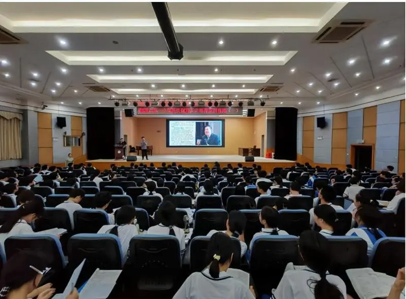 名师进校启迪思维,让素养落在实处 ——长郡中学语文专家马继德来校指导高考作文 名师进校启迪思维,让素养落在实处 ——长郡中学语文专家马继德来校指导高考作文