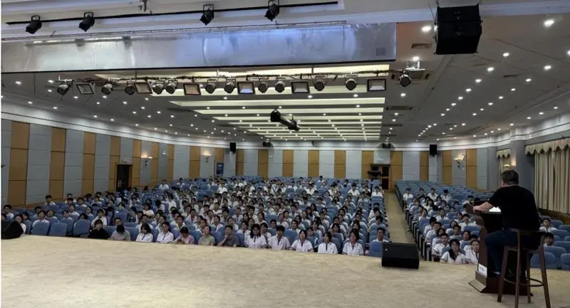 名师进校启迪思维,让素养落在实处 ——长郡中学语文专家马继德来校指导高考作文 名师进校启迪思维,让素养落在实处 ——长郡中学语文专家马继德来校指导高考作文