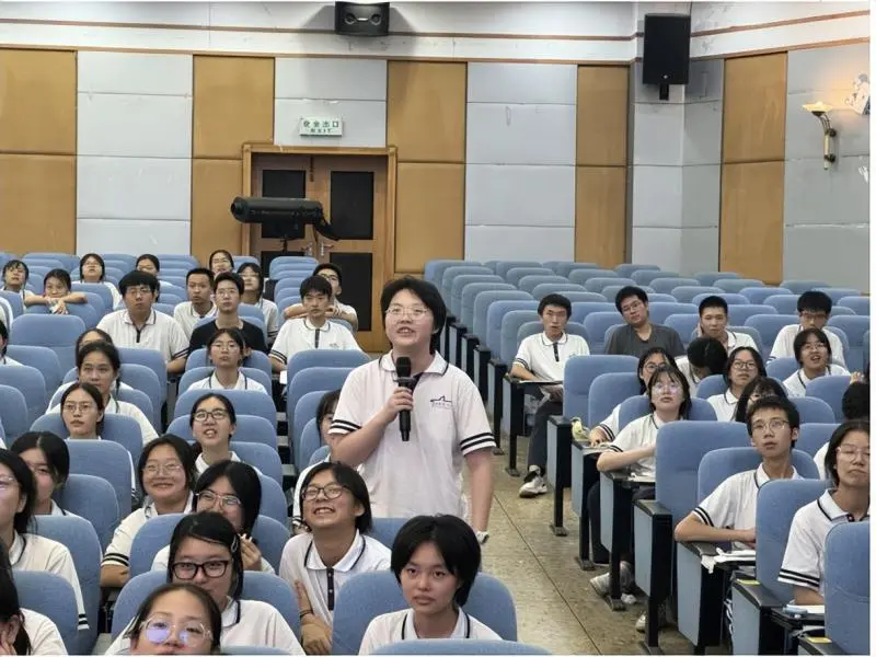 名师进校启迪思维,让素养落在实处 ——长郡中学语文专家马继德来校指导高考作文 名师进校启迪思维,让素养落在实处 ——长郡中学语文专家马继德来校指导高考作文