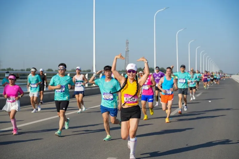 8000名跑者在宁河欢乐开跑 欢度中秋佳节 8000名跑者在宁河欢乐开跑 欢度中秋佳节