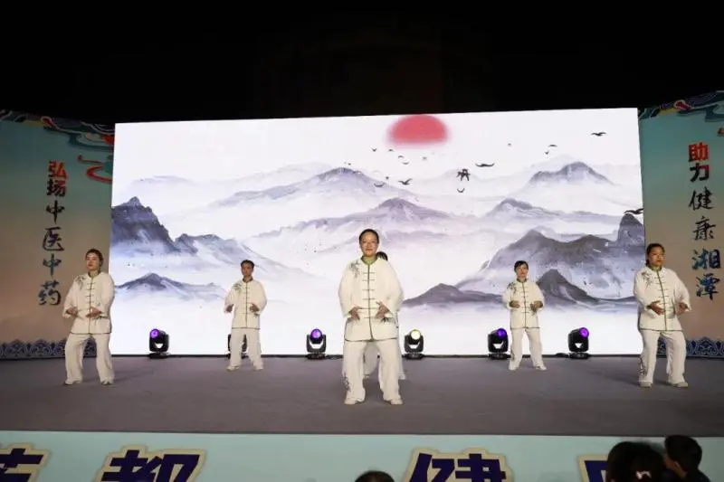 传承国粹点亮健康生活——中医药夜市活动圆满落幕 传承国粹点亮健康生活——中医药夜市活动圆满落幕