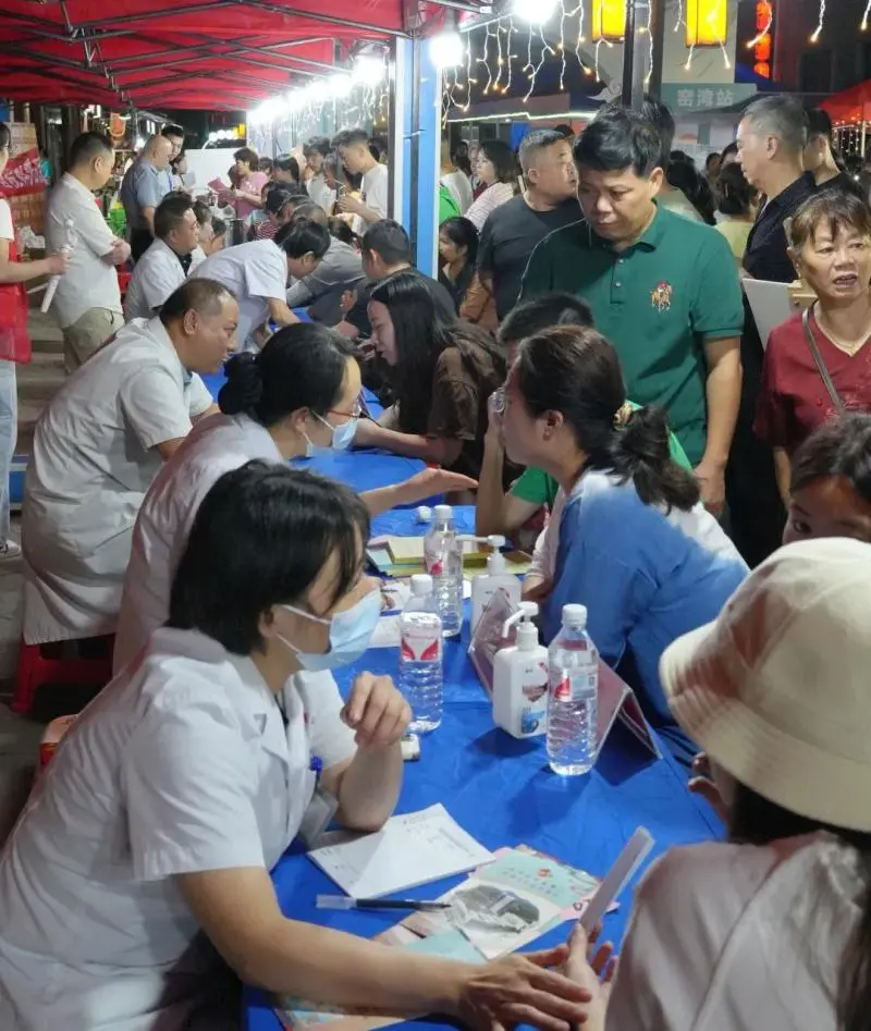 传承国粹点亮健康生活——中医药夜市活动圆满落幕 传承国粹点亮健康生活——中医药夜市活动圆满落幕