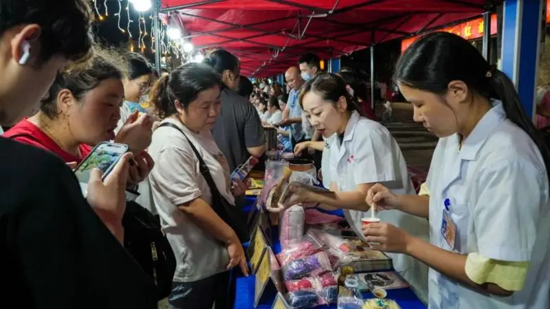 传承国粹点亮健康生活——中医药夜市活动圆满落幕 传承国粹点亮健康生活——中医药夜市活动圆满落幕