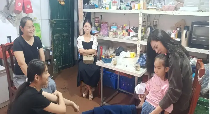 以“访”助成长，以“情”筑心桥 — 湘潭市第二中学初三年级家访纪实