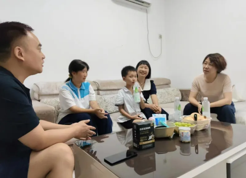 家访暖人心 共育促成长//湘潭市三中高一年级组周末家访 家访暖人心 共育促成长//湘潭市三中高一年级组周末家访