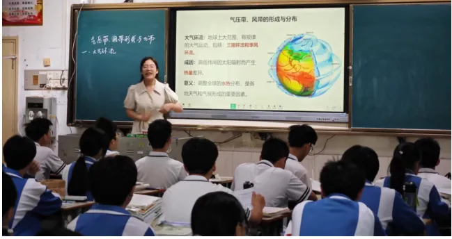 新视野里展风采，精品课上诗意扬 ——湘潭市一中举行“新视野”和“精品课”预选赛