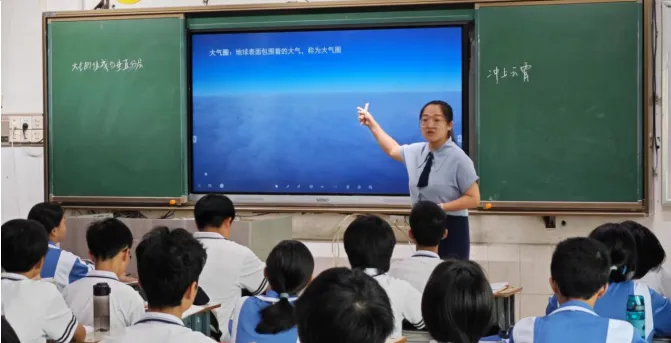 新视野里展风采，精品课上诗意扬 ——湘潭市一中举行“新视野”和“精品课”预选赛