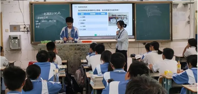 新视野里展风采，精品课上诗意扬 ——湘潭市一中举行“新视野”和“精品课”预选赛