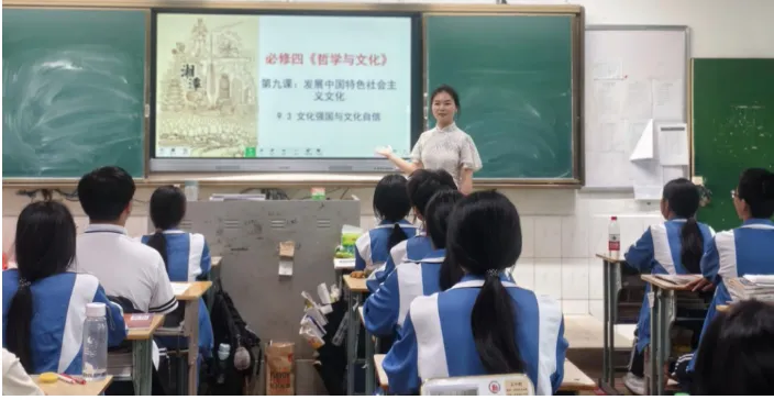 新视野里展风采，精品课上诗意扬 ——湘潭市一中举行“新视野”和“精品课”预选赛