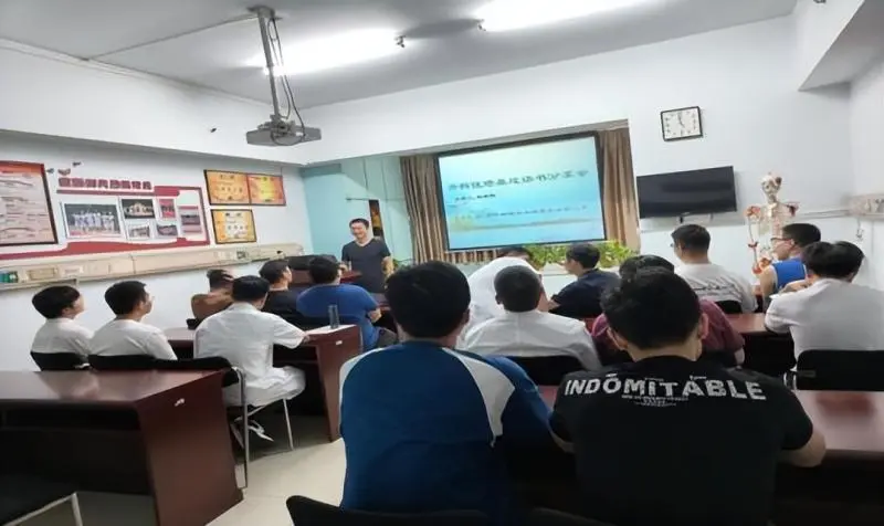 湘潭市中心医院正式启动「拥抱阳光 医心守护」关爱住院医师主题系列活动 湘潭市中心医院正式启动「拥抱阳光 医心守护」关爱住院医师主题系列活动