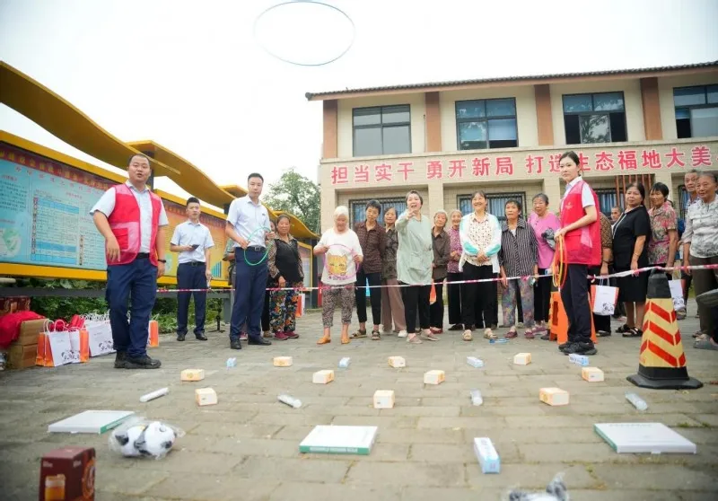 欢声笑语庆国庆，成都银行蒲江支行社区嘉年华活动热闹非凡