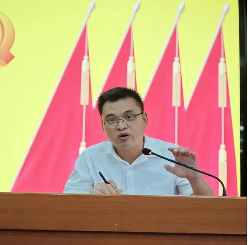 砥砺深耕行致远 笃行不怠领芳华 ----湘潭市第二中学2024年下学期全体教职工大会
