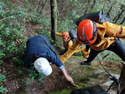 古城消防快速营救苍山迷路游客